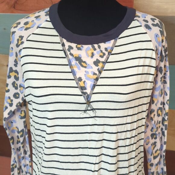 Large super soft striped and animal print haptics shirt - Picture 2 of 4